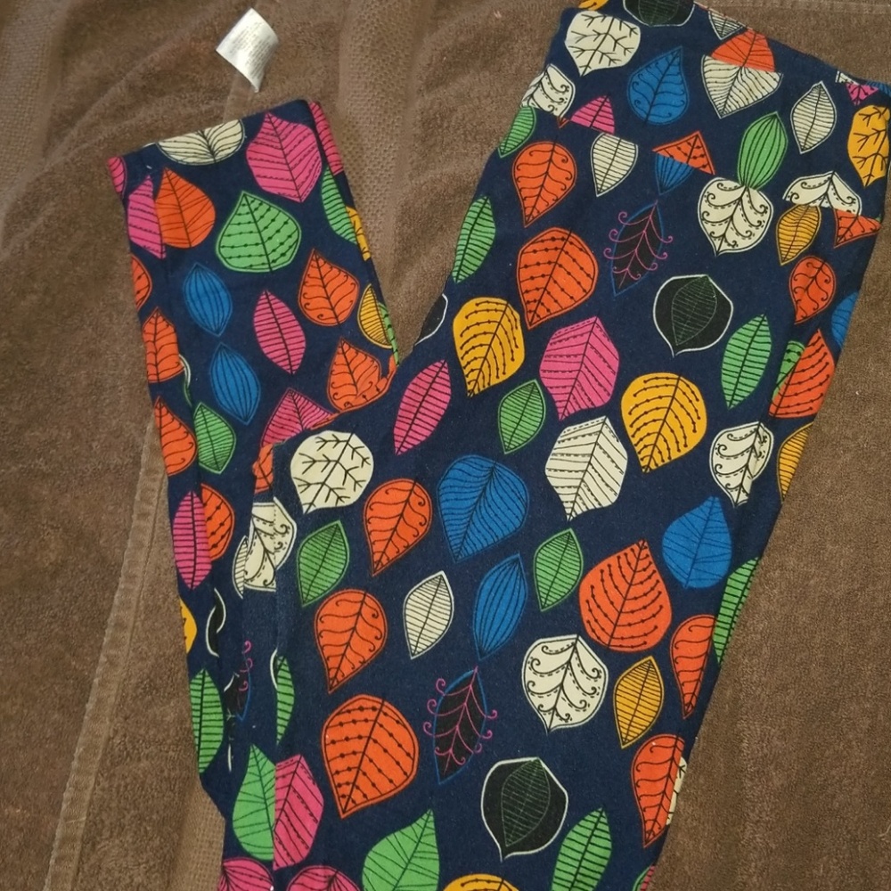 Lularoe TC Feathers Leggings